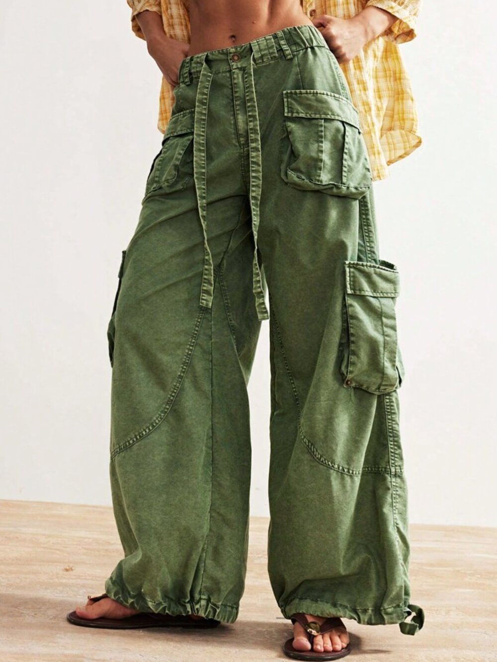 Green Casual Women's Woven Loose Drawstring Waist Low-Rise Wide Leg Cargo Pants - Picture 7 of 10